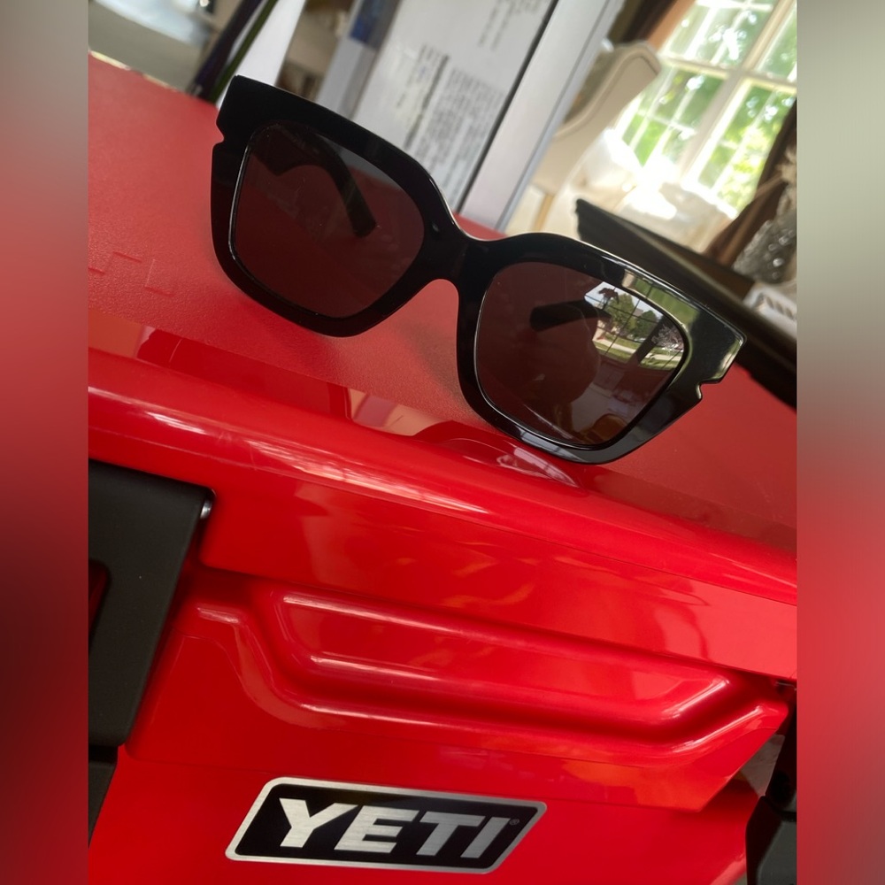 NEW, BURBERRY BLACK SQUARE SUNGLASSES! ABSOLUTELY GORGEOUS ! 🕶️🕶️🌻🌻 - Picture 7 of 15